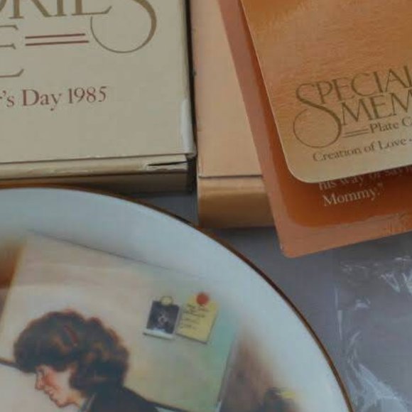 Avon Special Memories Mothers Day 1985 Plate Small - Picture 4 of 4